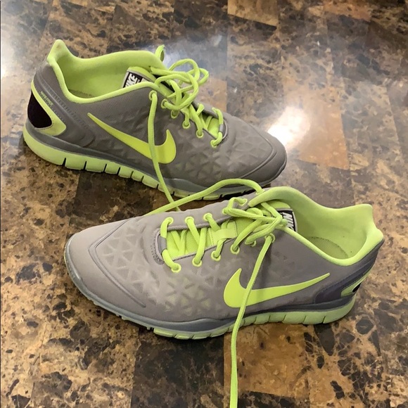 Nike Grey & Lime Green Running Shoes - Picture 4 of 8